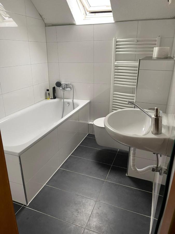 Apartment Bis Zu 8 Einzelbetten Stellplatz Wifi Essen Kültér fotó